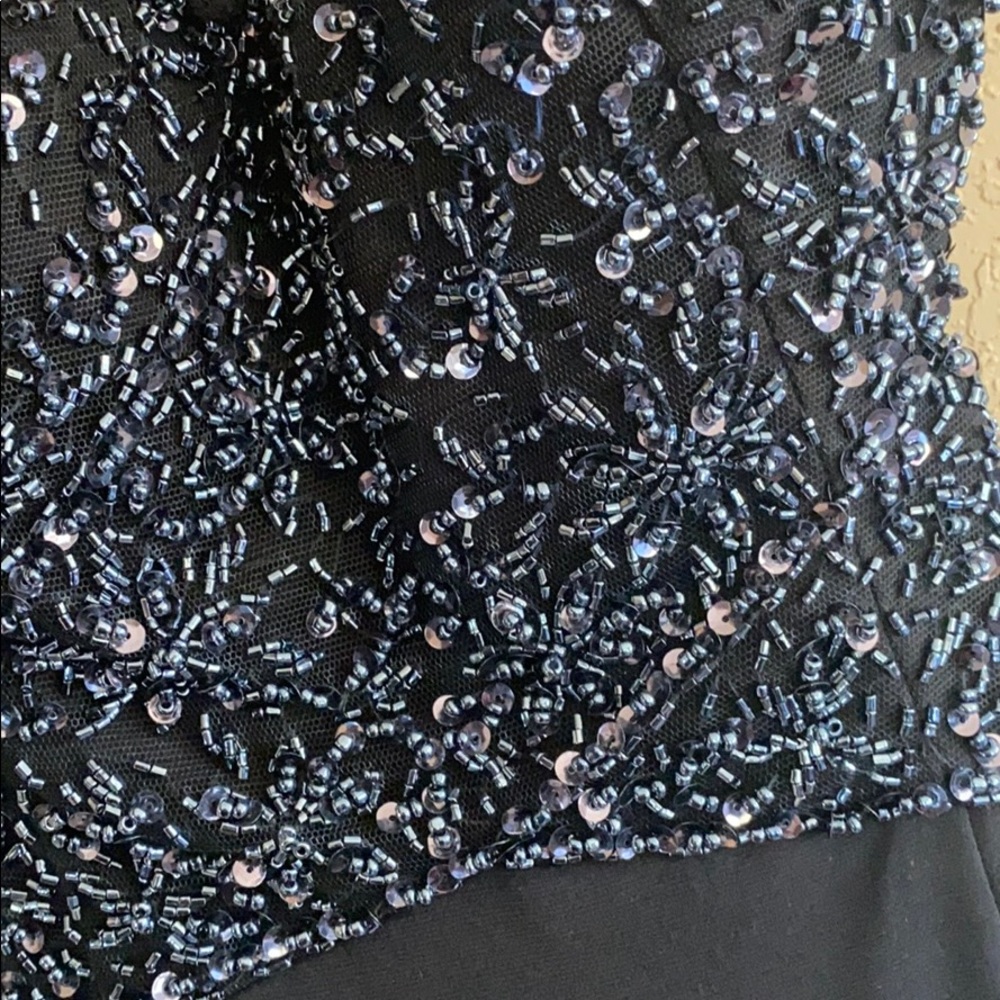 Elegant Prom or Formal Event Dress - Picture 4 of 9
